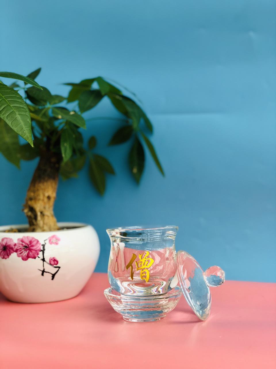 CHÉN CÚNG NƯỚC CÓ NẮP