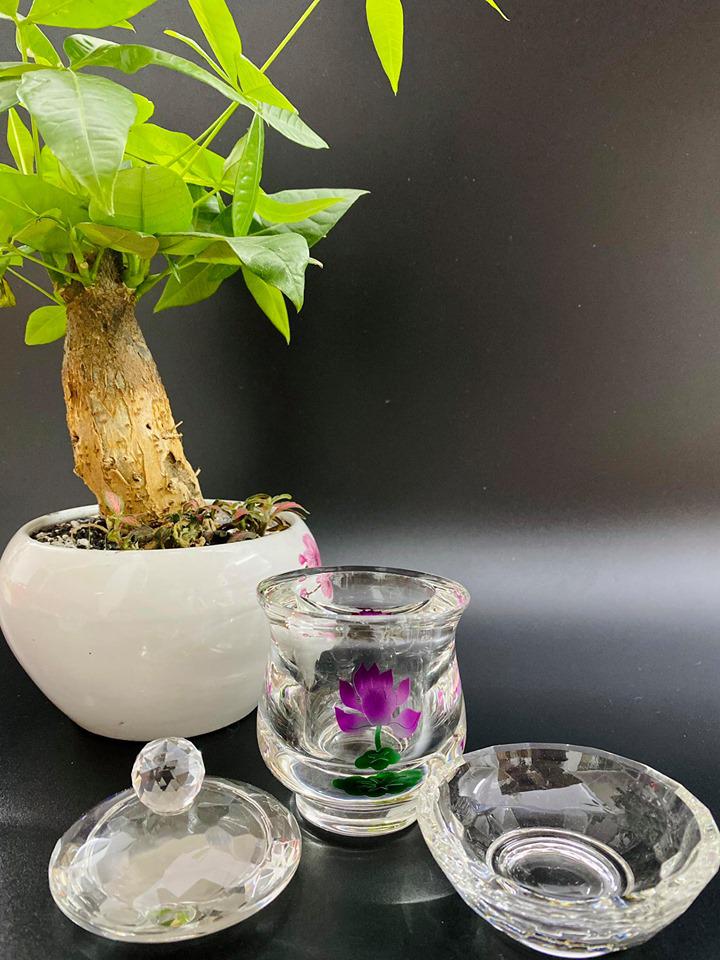 CHÉN CÚNG NƯỚC CÓ NẮP