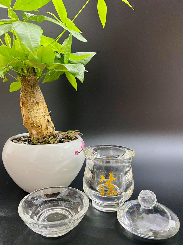 CHÉN CÚNG NƯỚC CÓ NẮP