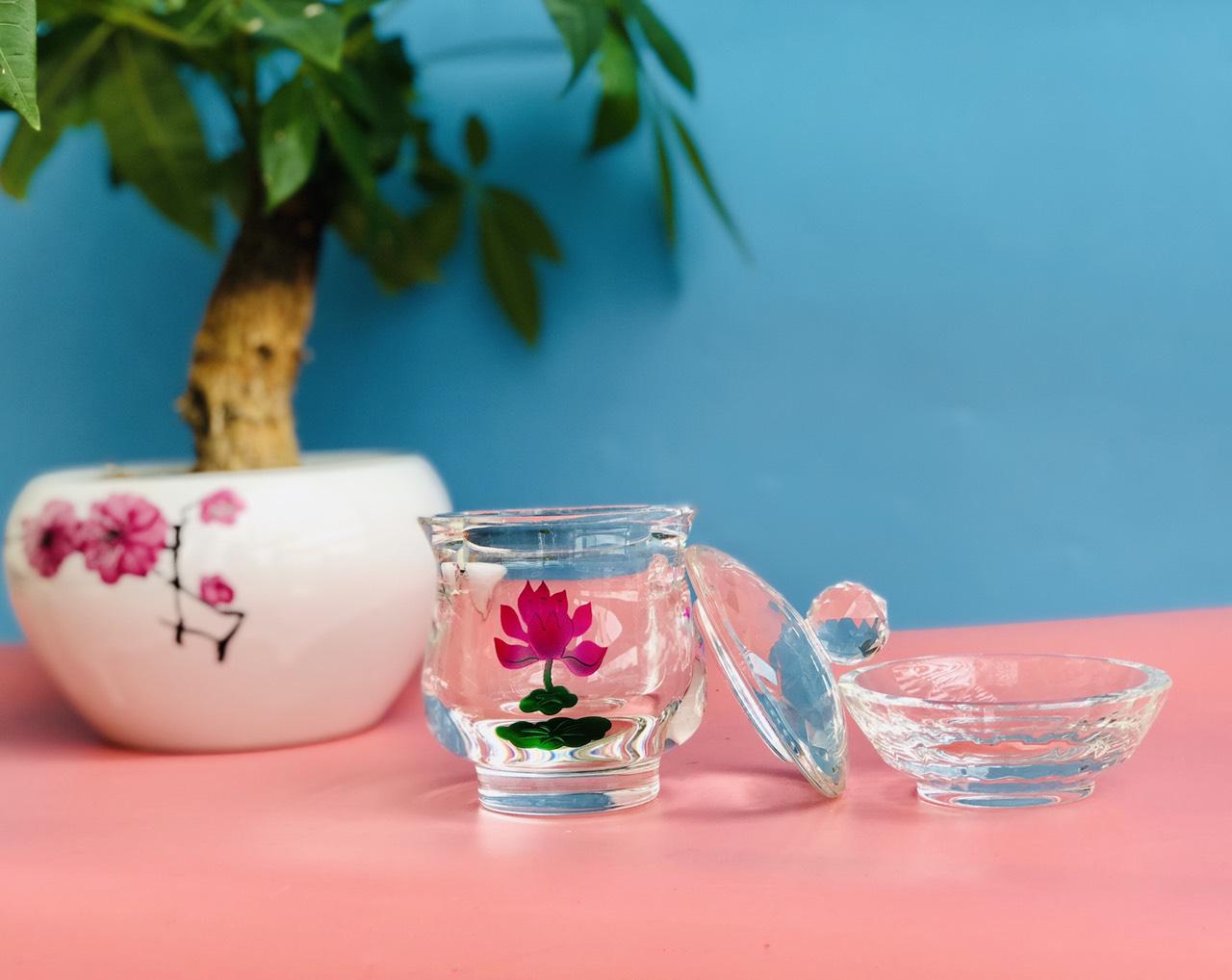 CHÉN CÚNG NƯỚC CÓ NẮP