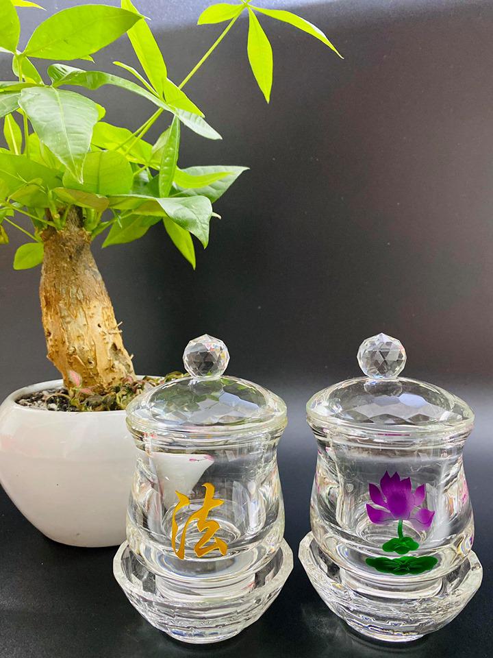 CHÉN CÚNG NƯỚC CÓ NẮP