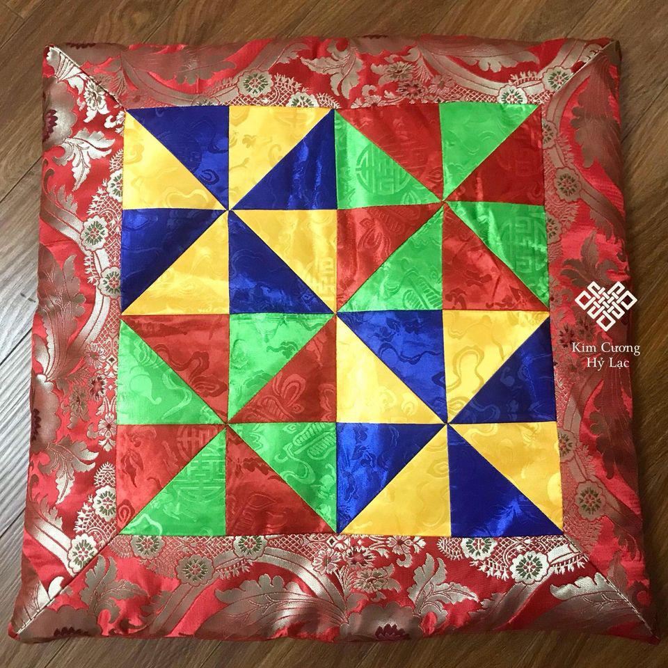 ĐỆM THIỀN NGŨ SẮC VẢI GẤM 60 x 60 CM