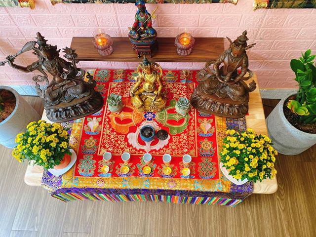 KHĂN TRẢI BÀN THỜ CHÀY KIM CƯƠNG ĐÔI VẢI GẤM LOẠI 1 - 1m x 1m