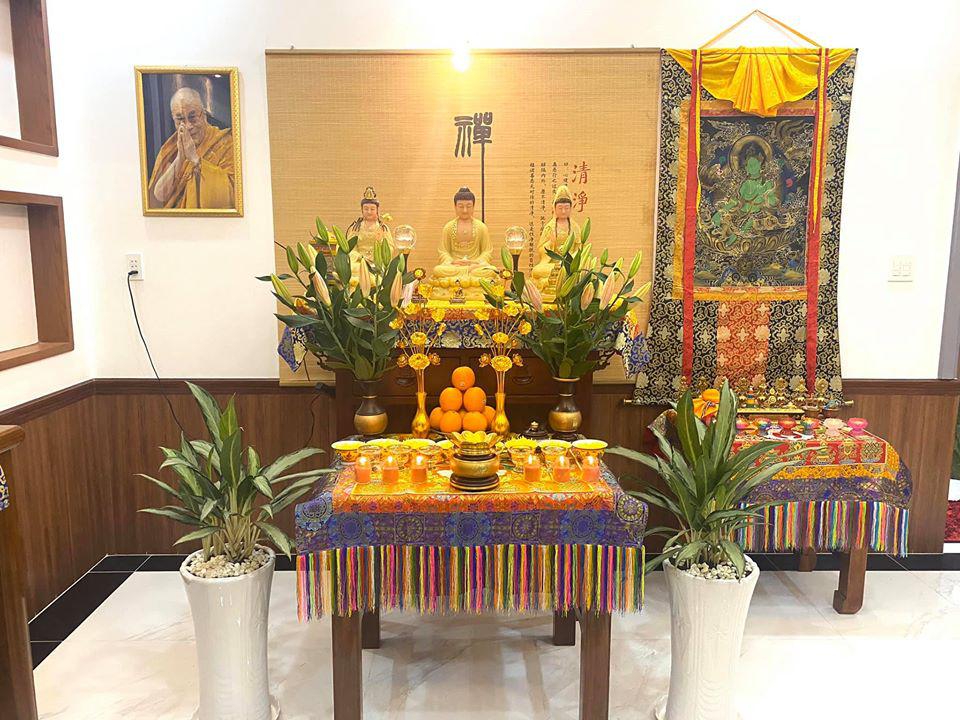 KHĂN TRẢI BÀN THỜ CHÀY KIM CƯƠNG ĐÔI VẢI GẤM LOẠI 1 - 1m x 1m