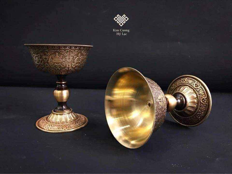 CHÂN ĐÈN ĐỒNG 8 CÁT TƯỜNG