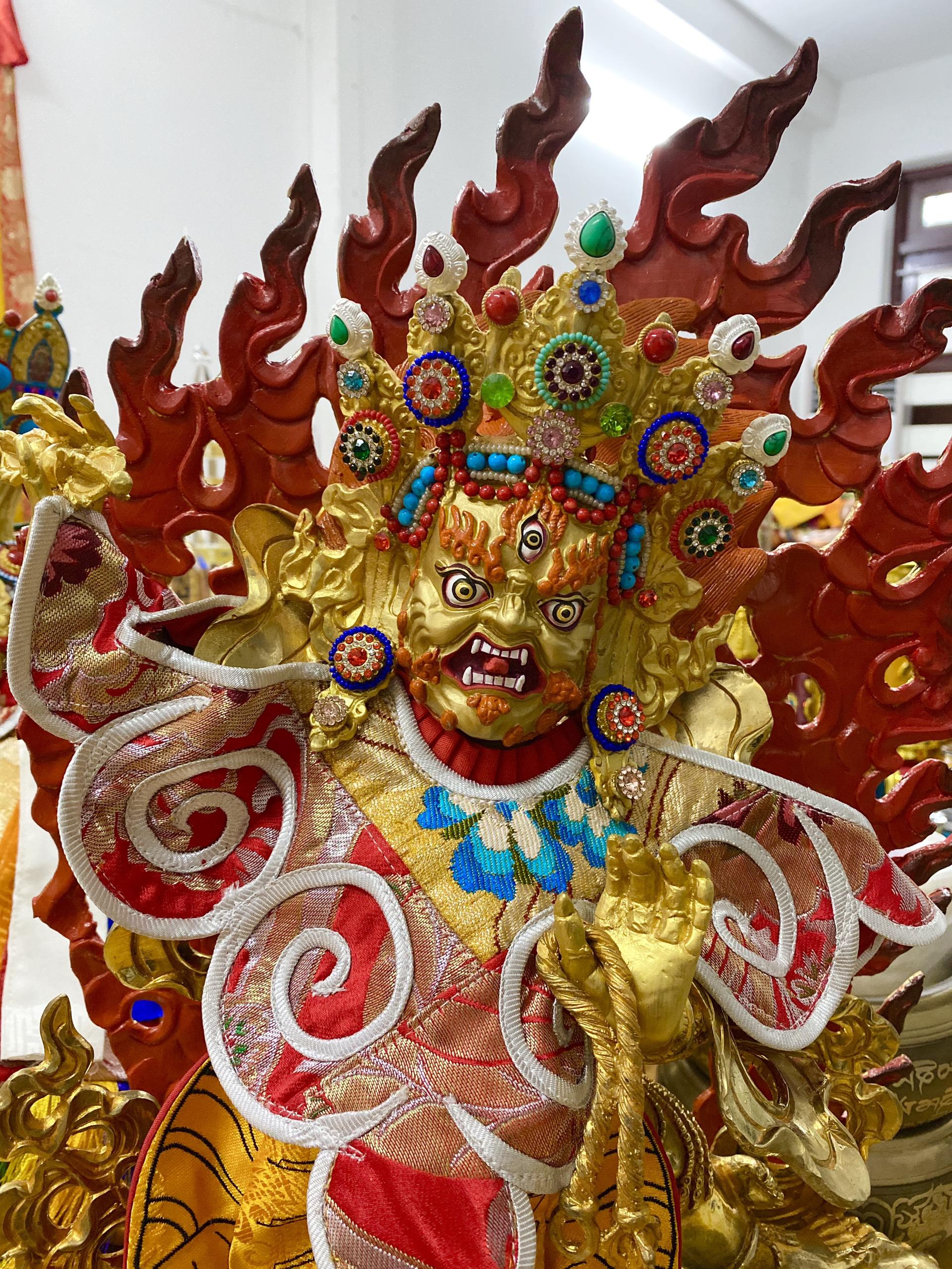 TÔNG TƯỢNG ĐỨC KIM CƯƠNG THỦ TÂY TẠNG 45CM