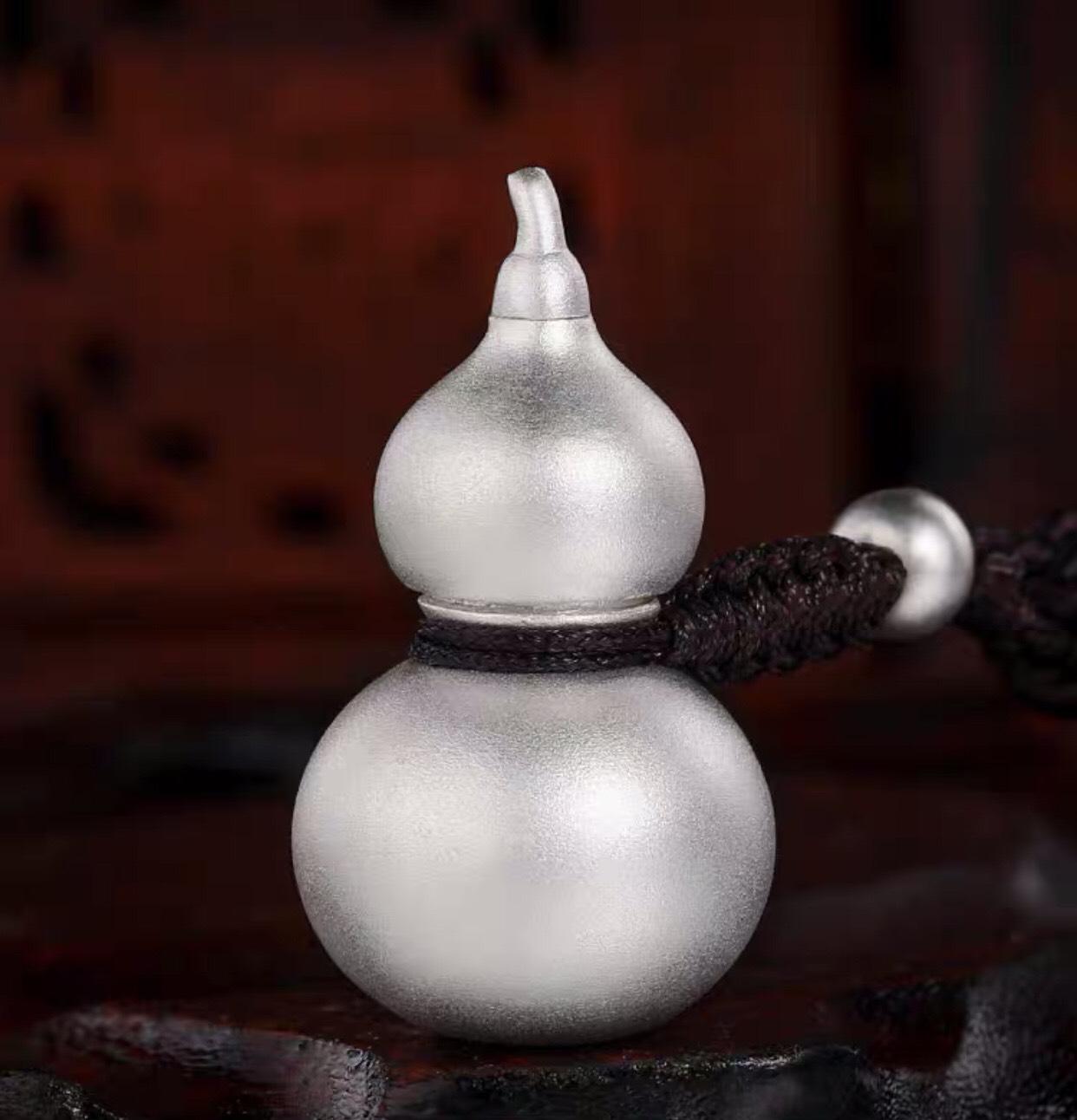MẶT HỒ LÔ ĐỰNG XÁ LỢI ĐEO CỔ 