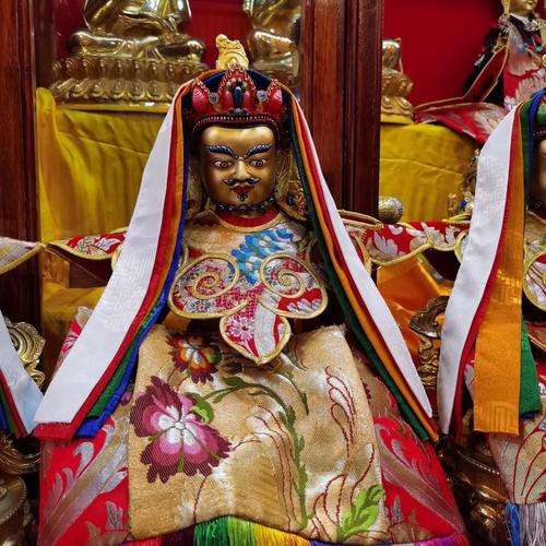 TÔN TƯỢNG ĐỨC ZAMBALA 45CM