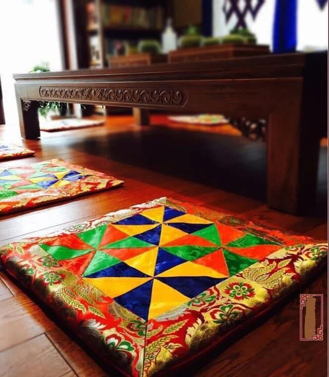 ĐỆM THIỀN NGŨ SẮC VẢI GẤM 60 x 60 CM