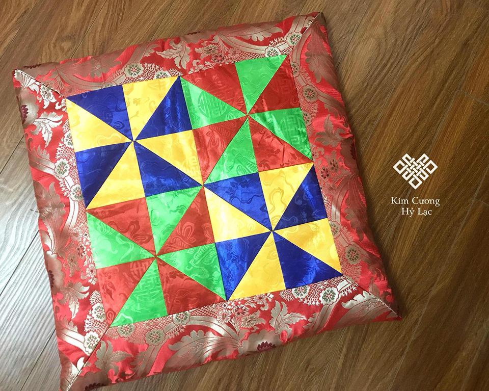 ĐỆM THIỀN NGŨ SẮC VẢI GẤM 60 x 60 CM