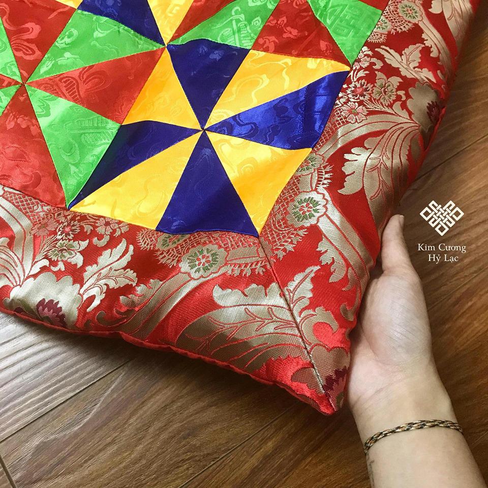 ĐỆM THIỀN NGŨ SẮC VẢI GẤM 60 x 60 CM