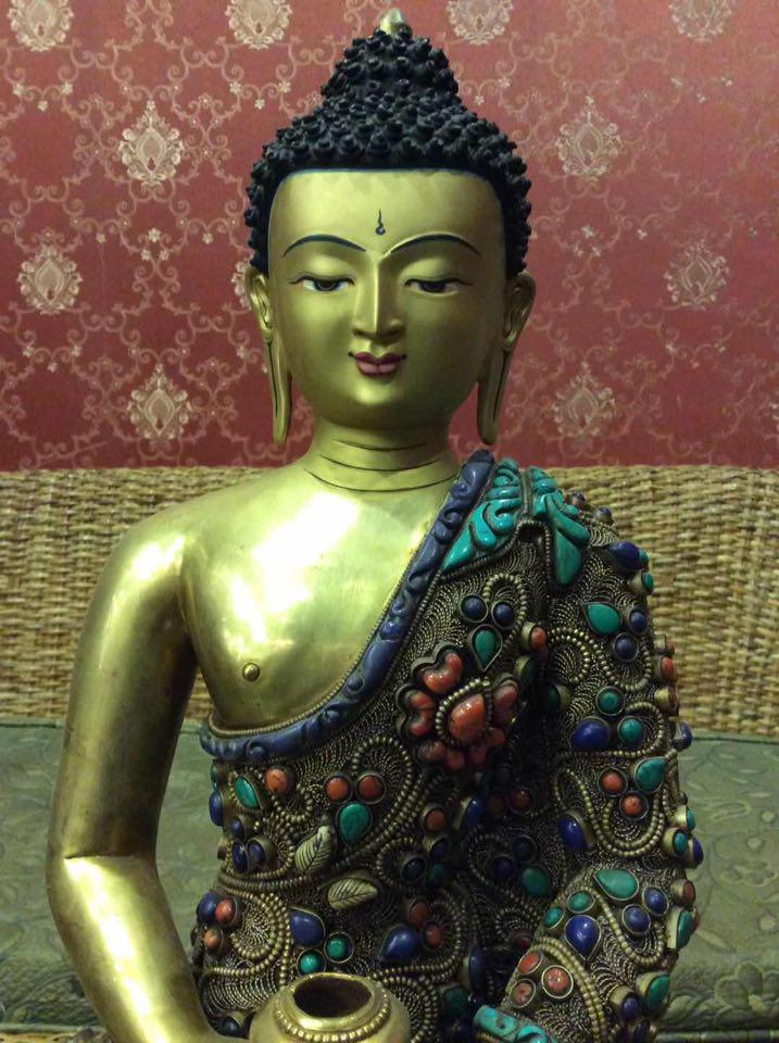 TÔN TƯỢNG ĐỨC A DI ĐÀ ĐỒNG MẠ VÀNG CẨN ĐÁ QUÝ CAO CẤP - NEPAL - 44CM