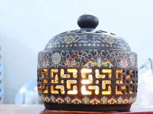 LƯ XÔNG TRẦM CÓ ĐÈN
