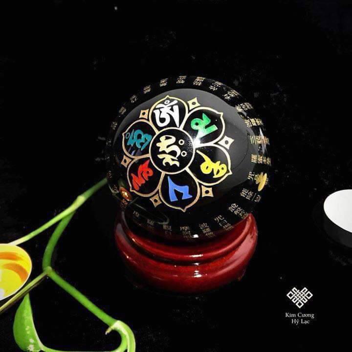 QUẢ CẦU ĐÁ KHẮC THẦN CHÚ OM MANI PEDME HUM