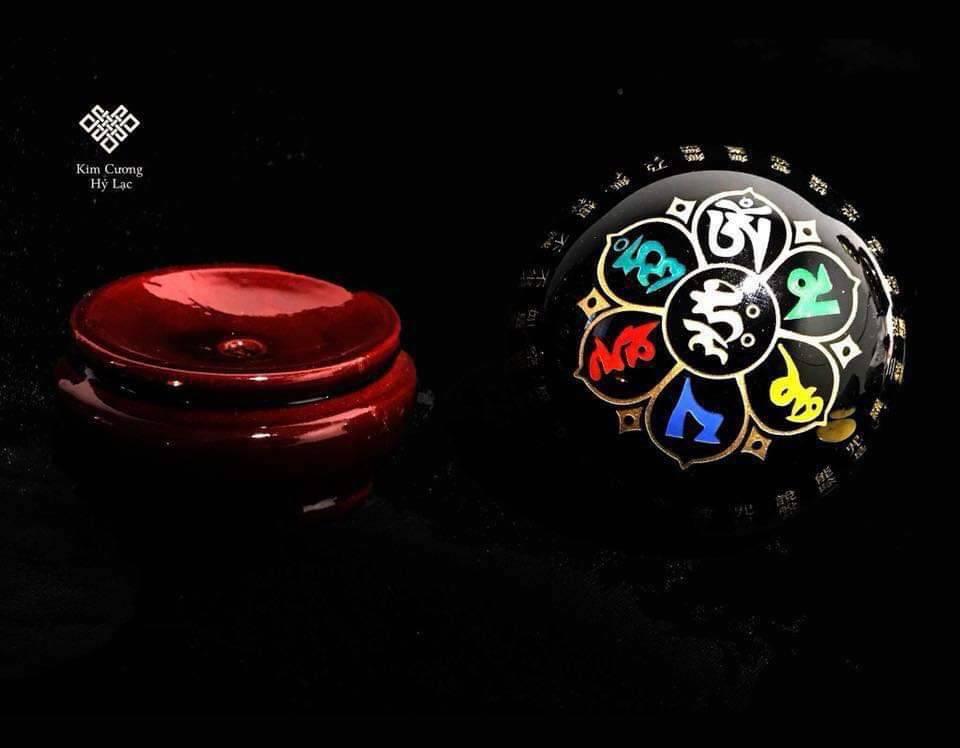 QUẢ CẦU ĐÁ KHẮC THẦN CHÚ OM MANI PEDME HUM