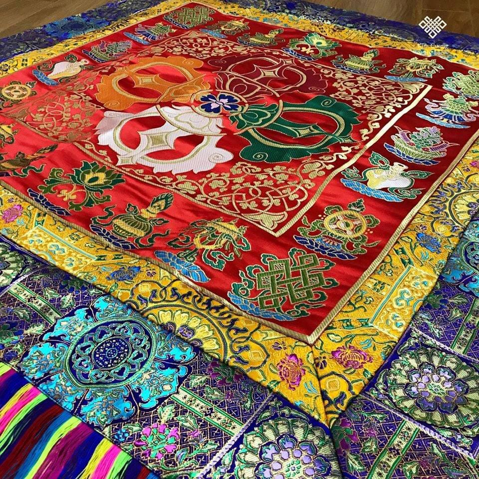 KHĂN TRẢI BÀN THỜ CHÀY KIM CƯƠNG ĐÔI VẢI GẤM LOẠI 1 - 1m x 1m