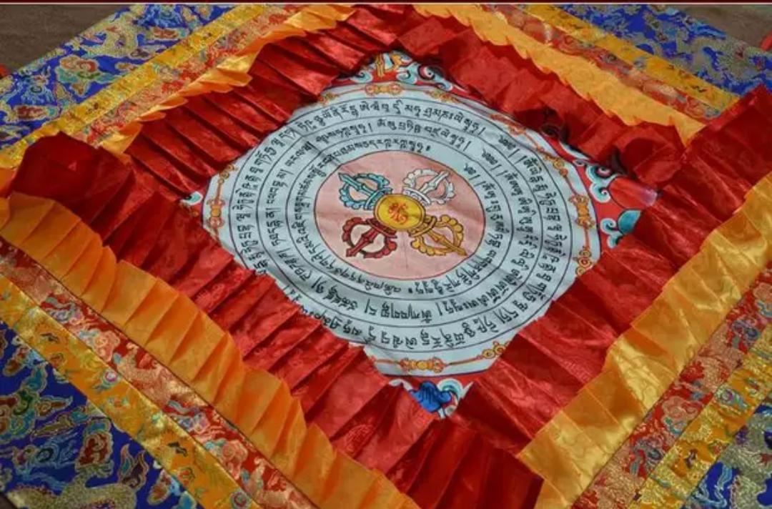 LỌNG TRẦN VUÔNG TÂM CHÚ 1,5M X 1,5M