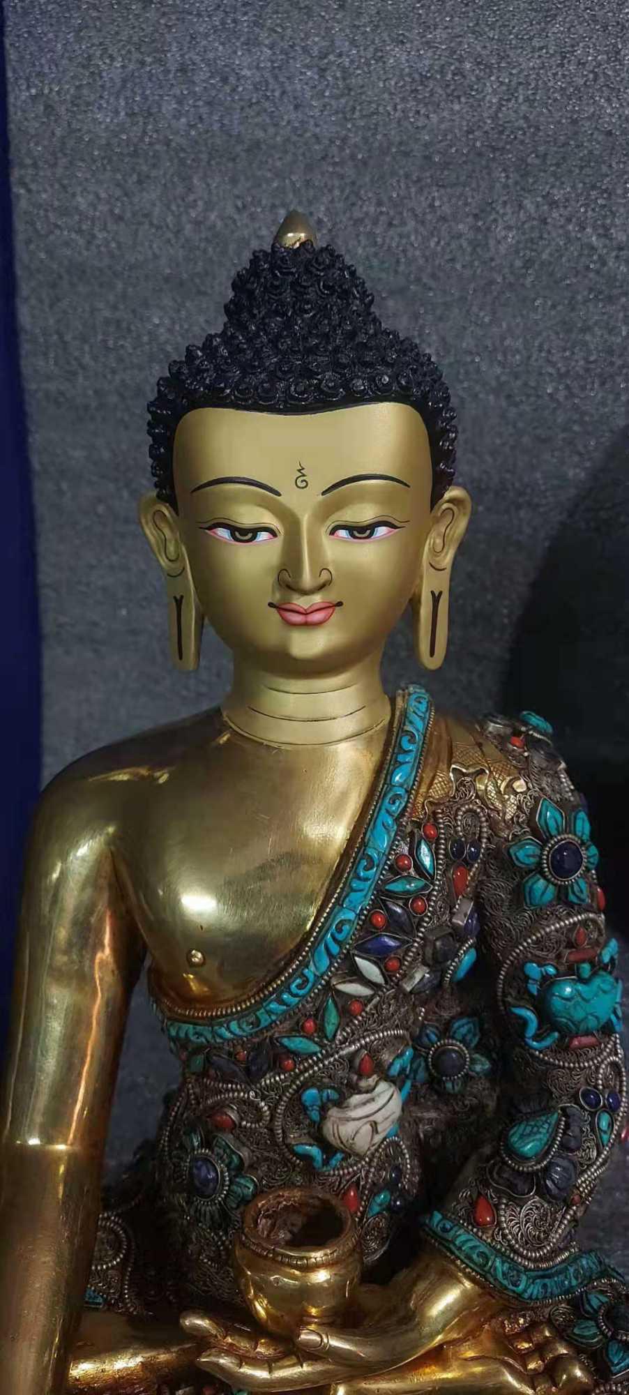 TÔN TƯỢNG THÍCH CA MÂU NI NEPAL CẨN ĐÁ CAO CẤP 45CM