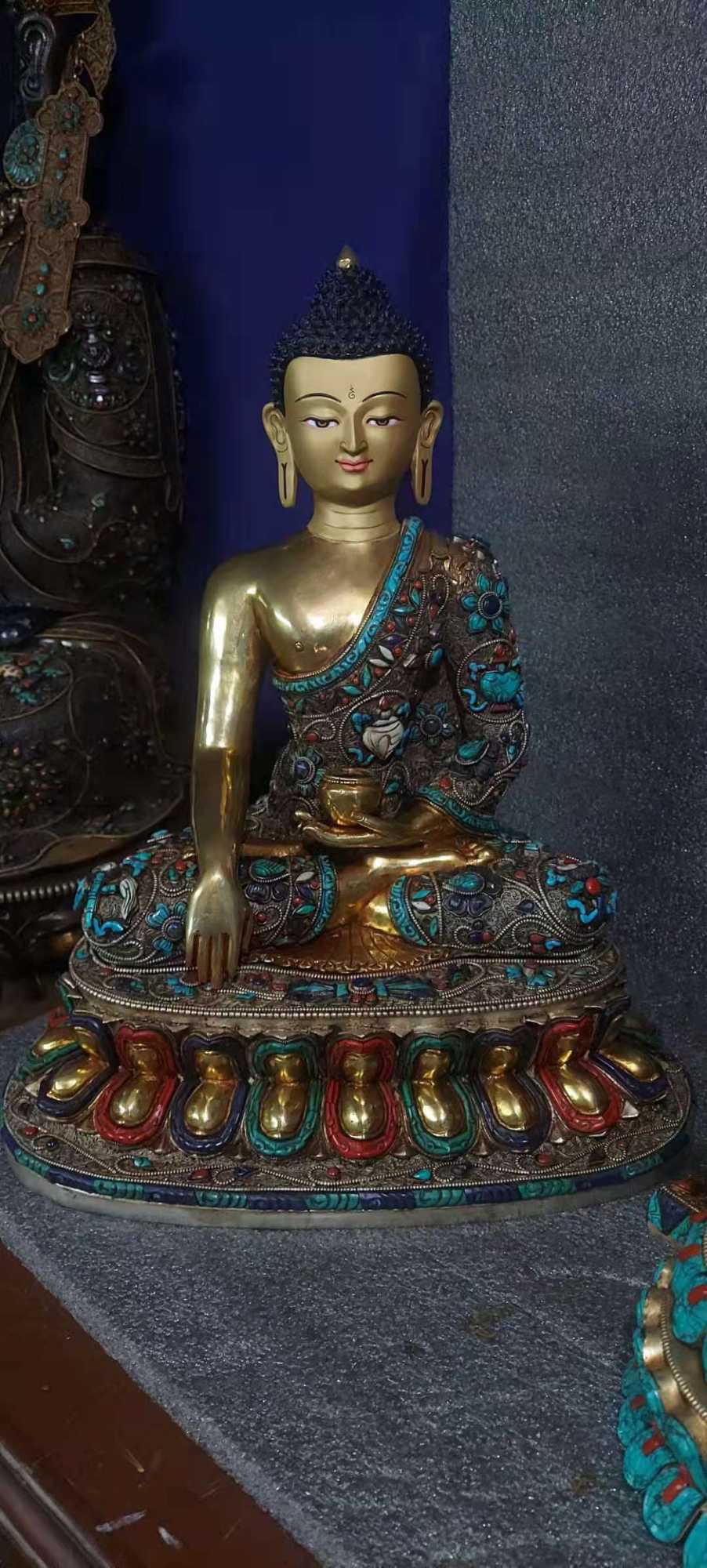 TÔN TƯỢNG THÍCH CA MÂU NI NEPAL CẨN ĐÁ CAO CẤP 45CM