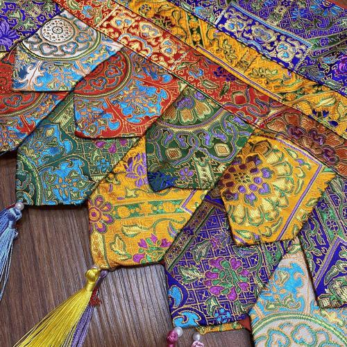 RÈM QUÂY BÀN THỜ MẪU MỚI 1