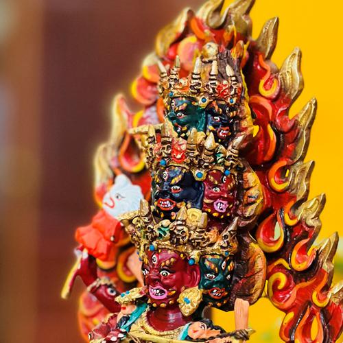 TT HỘ PHÁP RAHULA NEPAL ĐỒNG VẼ MÀU 21CM