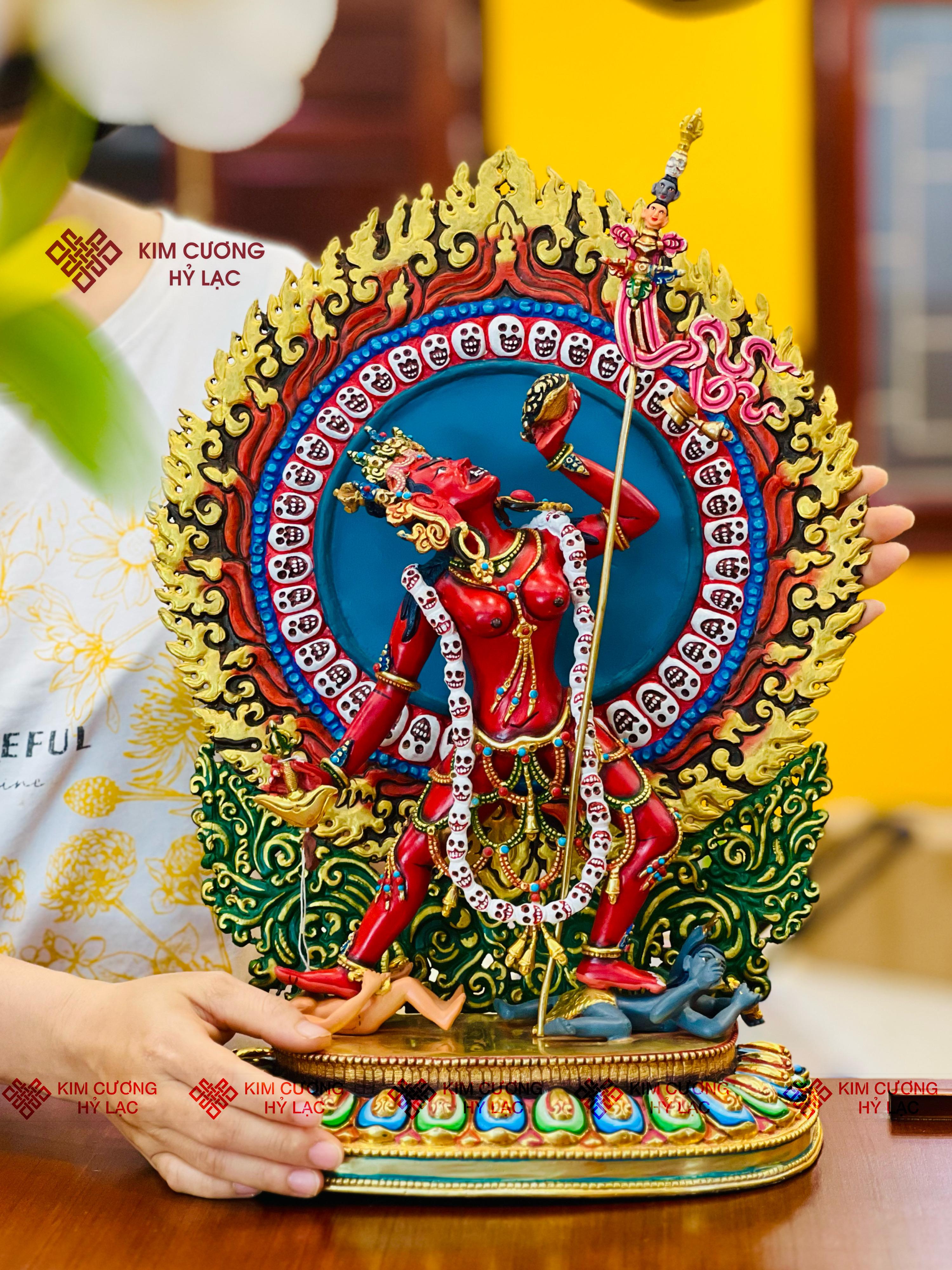 TÔN TƯỢNG DU GIÀ THÁNH NỮ DAKINI NEPAL ĐỒNG VẼ MÀU HÀO QUANG 43CM
