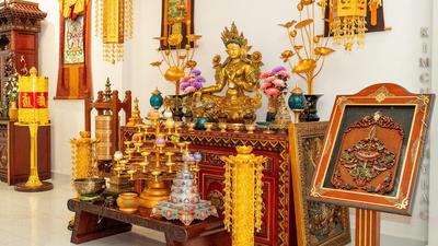 TƯỢNG PHẬT MẪU TARA XANH ĐỒNG MẠ VÀNG CẨN ĐÁ CAO 97CM – BIỂU TƯỢNG CỦA TỪ BI VÀ TRÍ TUỆ TỈNH THỨC